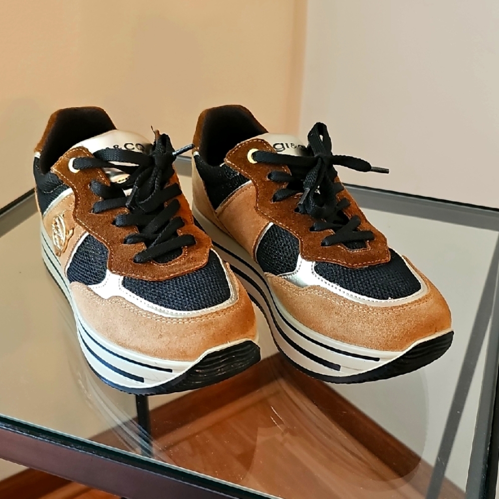 IGI&CO Black and Brown Suede Platform Sneakers. Size 8.Made In Italy.